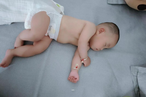 秦皇岛宝宝胳膊上起红疙瘩